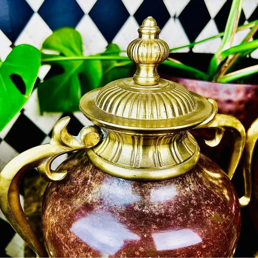 Neoclassical Gilt Metal Urn Pair Mid Century Modern‎ Hollywood Regency Luxury - Picture 14 of 16